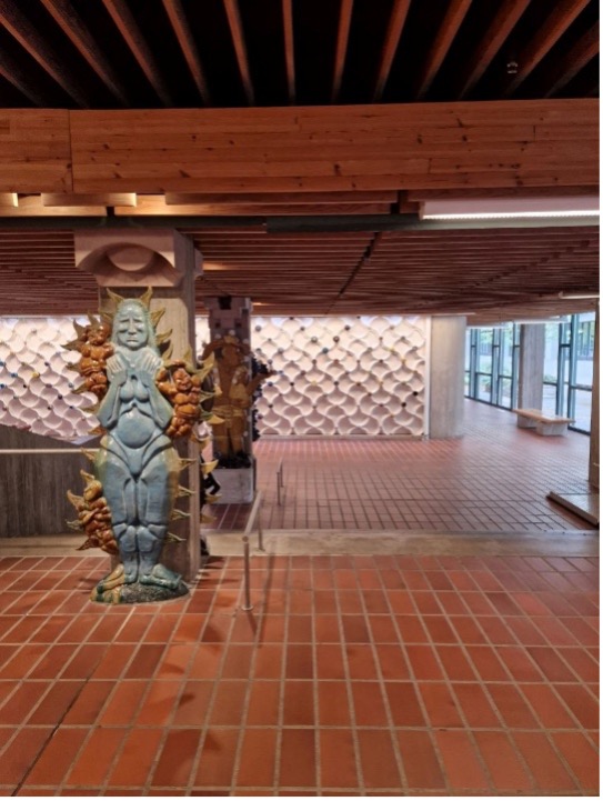 Picture of statue